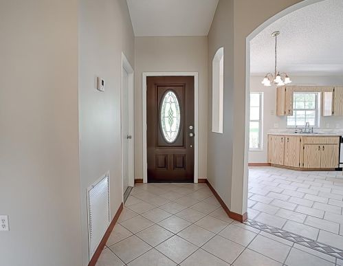 19415 5th St, Umatilla, FL 32784-8027