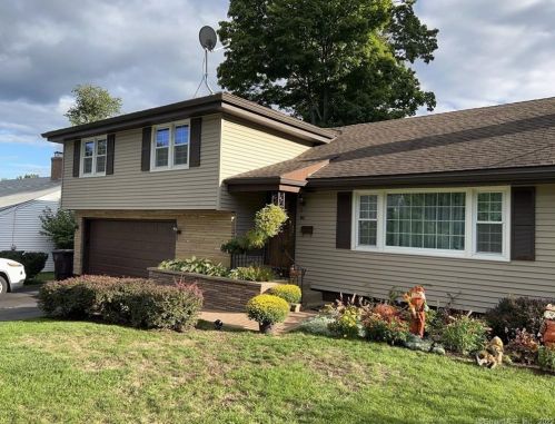 21 Fairway Dr, New Britain, CT 06053-1821