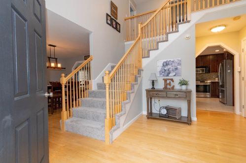 59 Lisa Dr, Goffstown NH  03045-2833 exterior