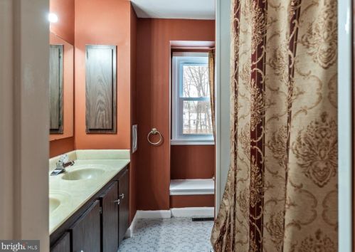 370 Ramsey Rd, Yardley PA 19067-4639 exterior