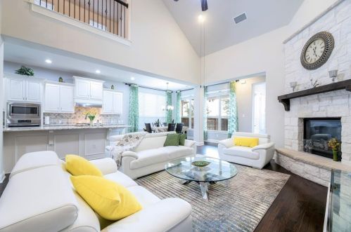 328 Vine St, Irving TX  75039-2847 exterior