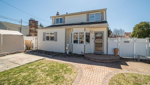 177 43rd St, North Lindenhurst, NY 11757-2731