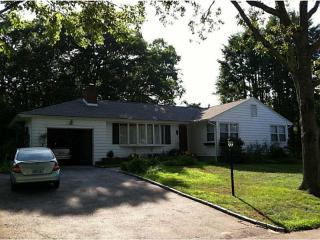 55 Riverside Dr, Barrington RI  02806-3615 exterior