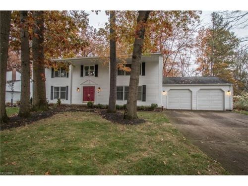 7777 Oakhurst Cir, Cleveland, OH 44141-1121