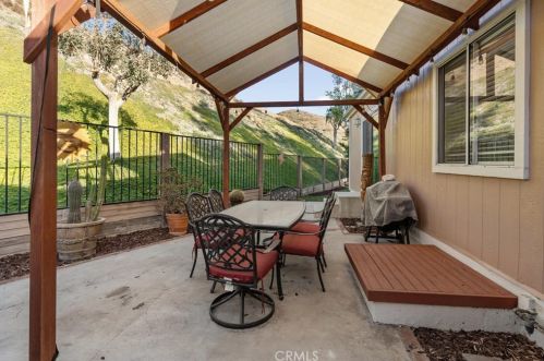 20077 Summit View Ct, Santa Clarita CA  91351-5709 exterior