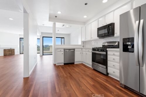 280 Cagney Ln, Newport Beach CA  92663-2661 exterior