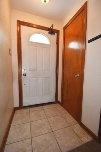 4911 Elmwood Dr, Pittsburgh, PA 15227-3703