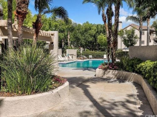 24127 Del Monte Dr, Santa Clarita CA  91355-3825 exterior