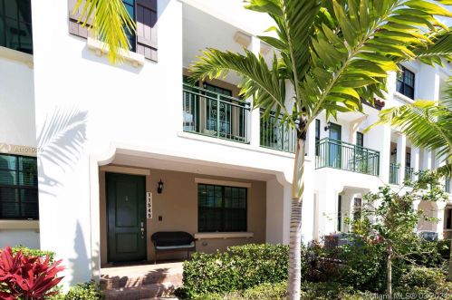 11549 13th Ct, Hollywood, FL 33025-2558