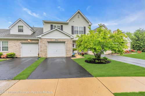 2 Lone Oak Way, Tinton Falls, NJ 07724-2468