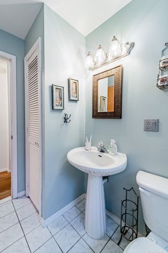 11 Garden St, Holtsville NY  11742-1408 exterior