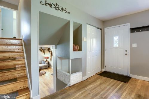 707 Charles Rd, Water Gap, PA 17018-9628