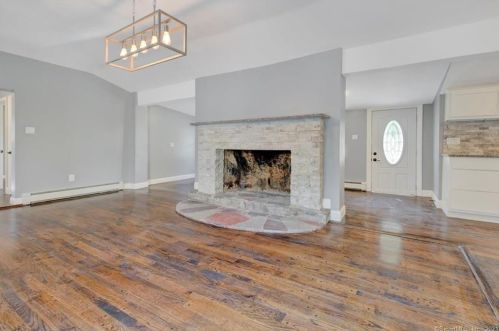 1300 Spindle Hill Rd, Waterbury CT  06716-1223 exterior