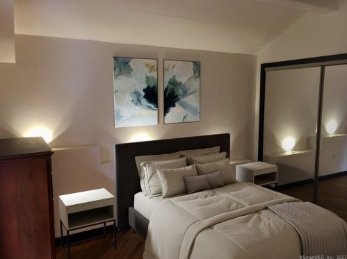 15 Sky Line Dr, Bridgeport CT  06612-1057 exterior