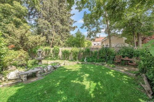 47 Malcolm St, Crotonville NY  10562-3241 exterior