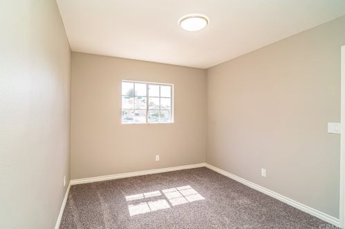 5477 Myrtle Ave, Long Beach CA 90807-2440 exterior