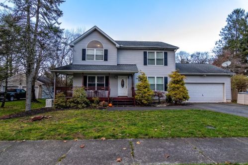 792 Bryant St, Stroudsburg, PA 18360-1543