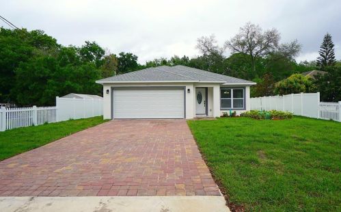 707 Jackson St, Kissimmee, FL 34744-1923