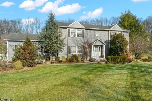 15 Deerfield Rd, Oxford, NJ 07863-3500