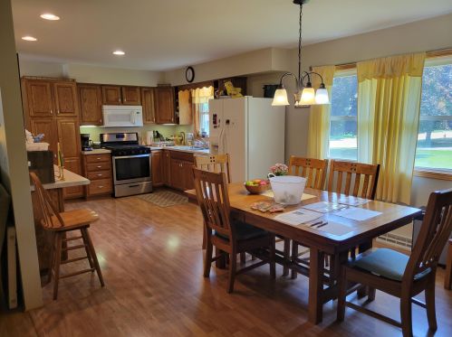 356 Suncrest Rd, Juneau, WI 53039-1044