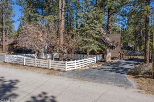 919 Mountain Ln, Big Bear City CA  92314 exterior