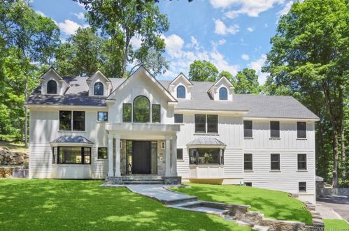 80 Bartlett Ln, Stamford, CT 06903-3007