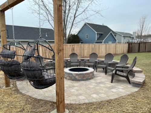 724 Joshua Ln, Lake Geneva WI  53147-4746 exterior