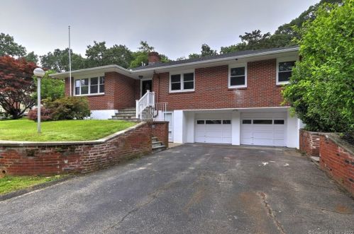 65 Ridgebrook Dr, Bridgeport CT  06606-1925 exterior