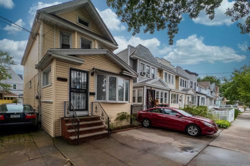 8519 122nd St, Jamaica, NY 11415-3231