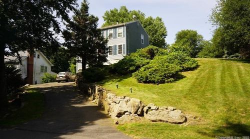 11 Machalowski Rd, Bridgeport, CT 06611-4731