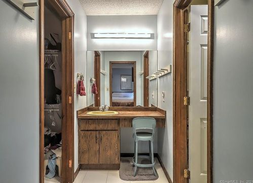 22 Harvest Ln, Milford CT  06461-1705 exterior