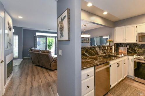 738 Jasmine Cir, Santa Rosa CA 95407-6780 exterior