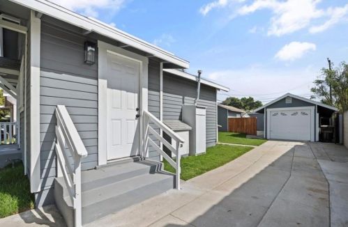 2436 Adriatic Ave, Long Beach CA 90810-3313 exterior