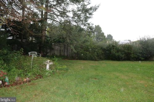 609 Hammond Ave, Hanover PA 17331-3843 exterior