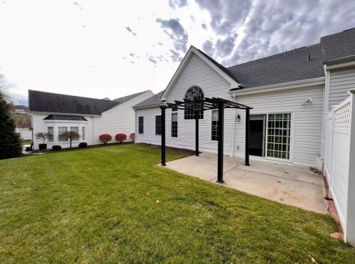 136 Brighton Dr, Sewickley, PA 15143-8866