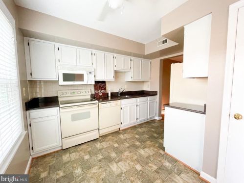 15586 Traverser Ct, Woodbridge, VA 22193-1008