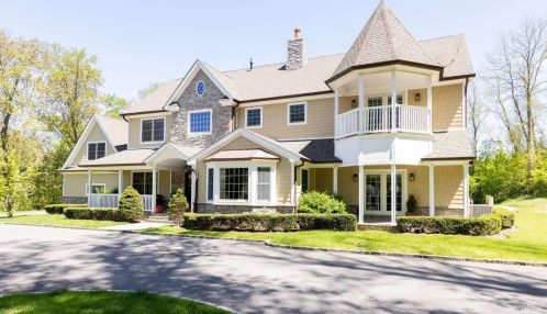 2 Canterbury Rd, Muttontown, NY 11545-2102