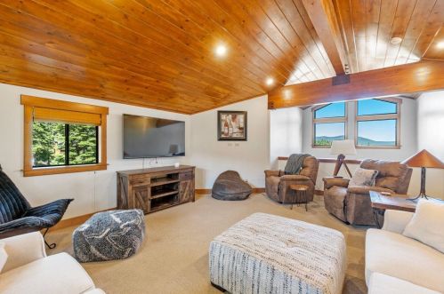 11298 Ski Slope Way, Truckee CA  96161-6603 exterior