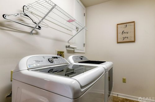 307 Regency Pl, Woodbridge NJ  07095-1032 exterior