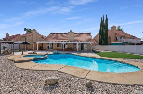 13262 Spring Way, Victorville CA  92392-6805 exterior