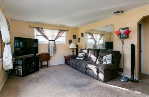 507 Greenlawn Ter, Copiague, NY 11726-4504