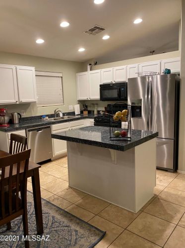 7825 Sabino Hollow Ct, Tucson, AZ 85750-7223