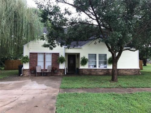 94 Hunter St, Fayetteville, AR 72730-2809