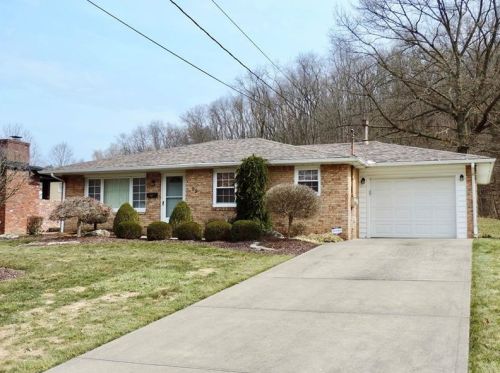 99 Belleauwood Blvd, Trafford, PA 15085-1220
