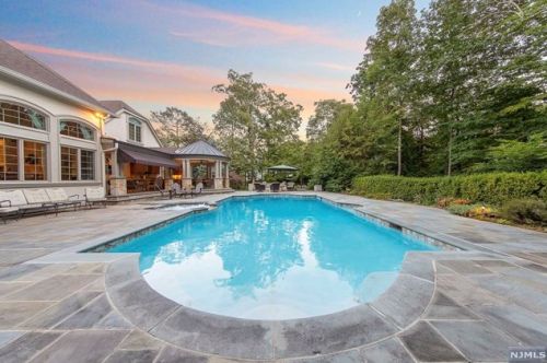 878 Seneca Rd, Franklin Lakes, NJ 07417-2825