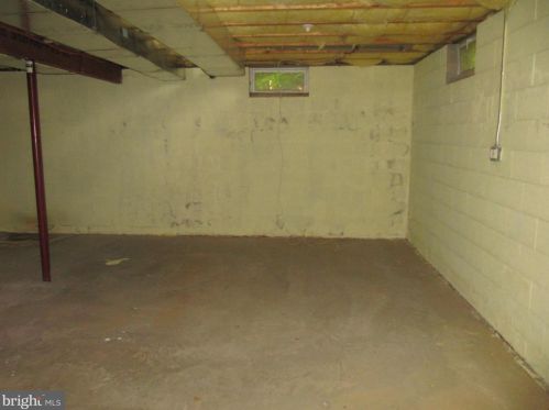 28 Berkshire Dr, Shrewsbury PA  17361-1130 exterior