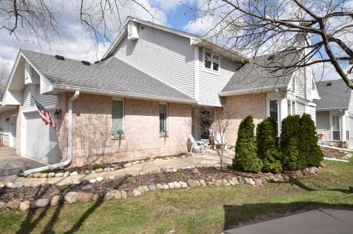 14272 Waterford Square Dr, Waukesha, WI 53151-9509