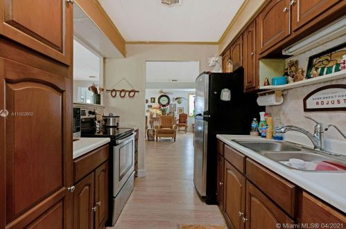 12375 Military Trl, Boynton Beach FL  33436-5575 exterior