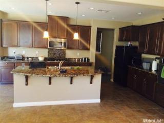 4264 Silver Lupine Dr, Turlock CA  95382-9324 exterior