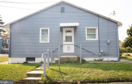 121 Jackson St, West Deptford, NJ 08096-2352